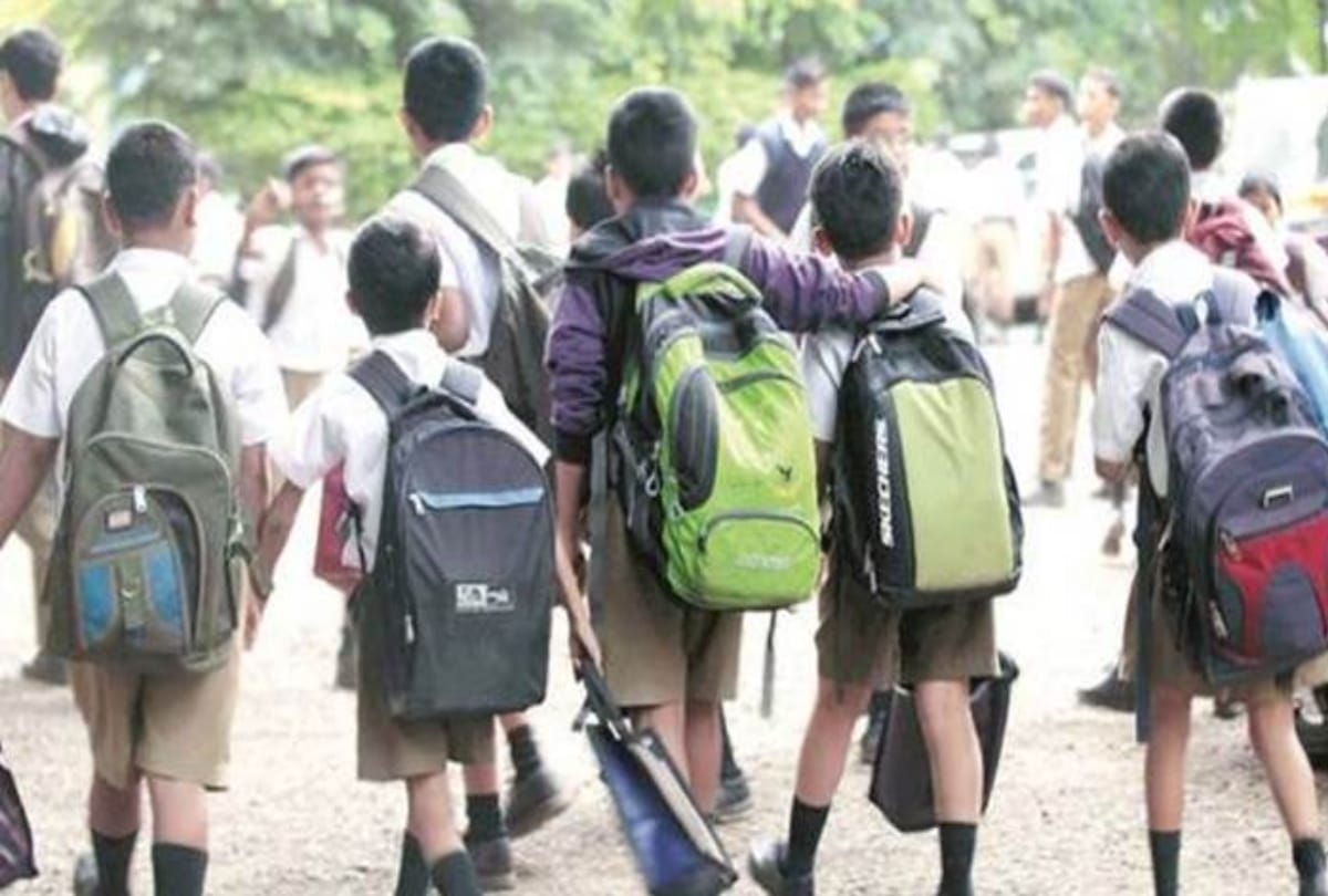 स्कूल से नदारद रहने पर हेडमास्टर व दो शिक्षकों निलंबित