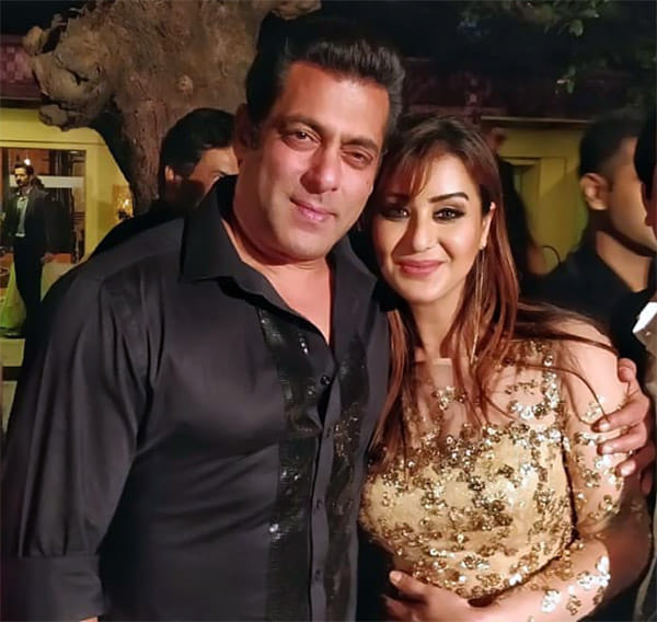 bigg boss 11 winner shilpa shinde share a photo with salman khan