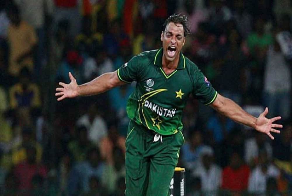 Coronavirus Shahid Afridi and Shoaib Akhtar Prayering for Amitabh Bachchan and his family for speedy recovery from covid 19