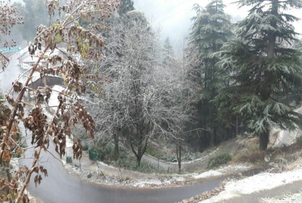 Heavy snowfall alert in mussoorie and nainital