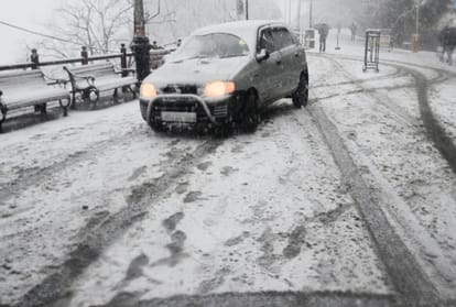 143 road and 205 bus route closed due to snowfall 