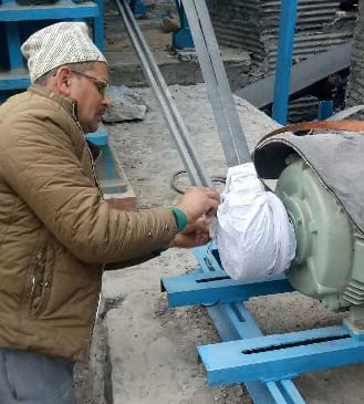 उर्थिंग में अवैध रूप से लगाया गया स्टोन क्रशर सीज