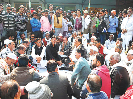 Strike in Etawah mandi