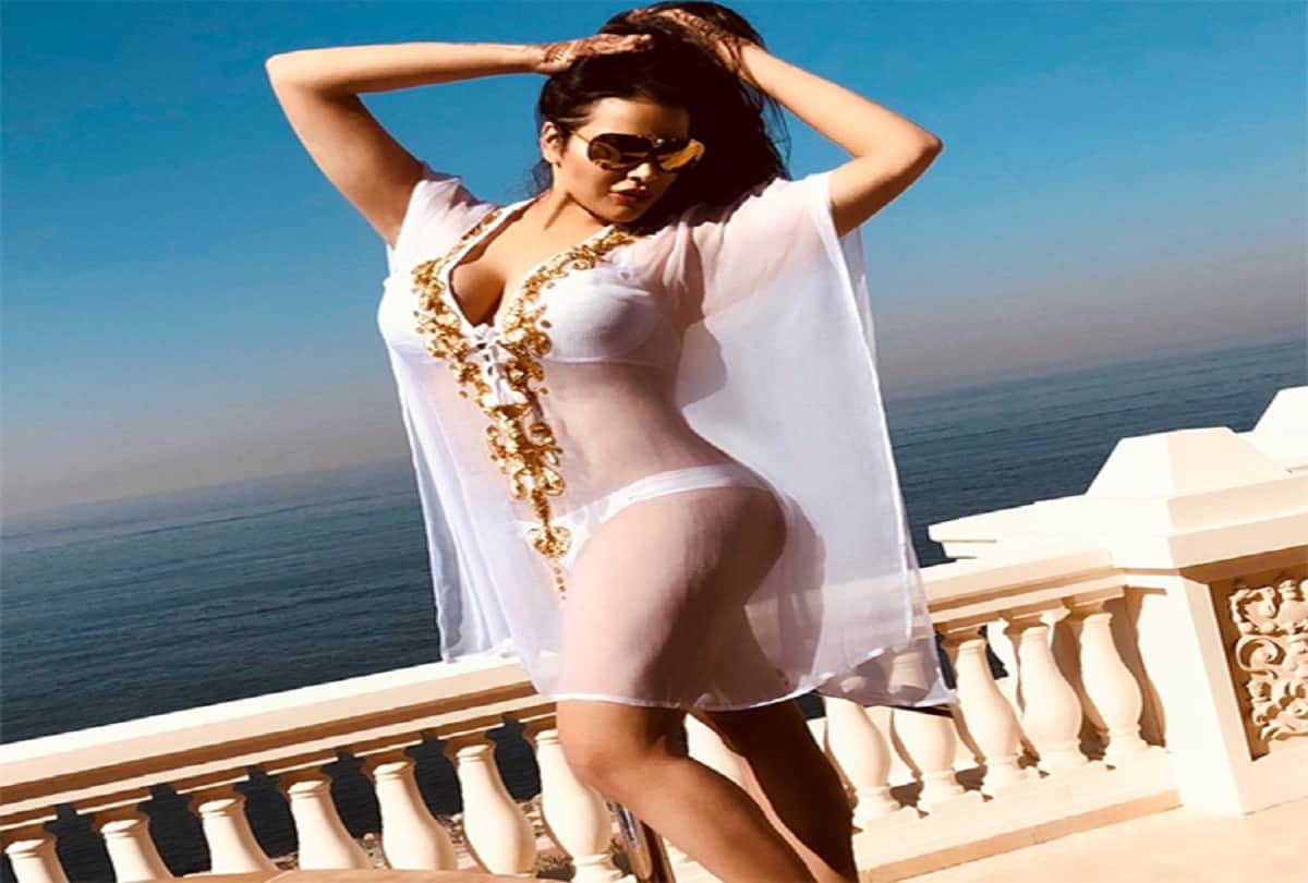 trishala dutt shared her bikini photos on instgram account