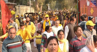 crowd of devotees on vasant panchmi in agra