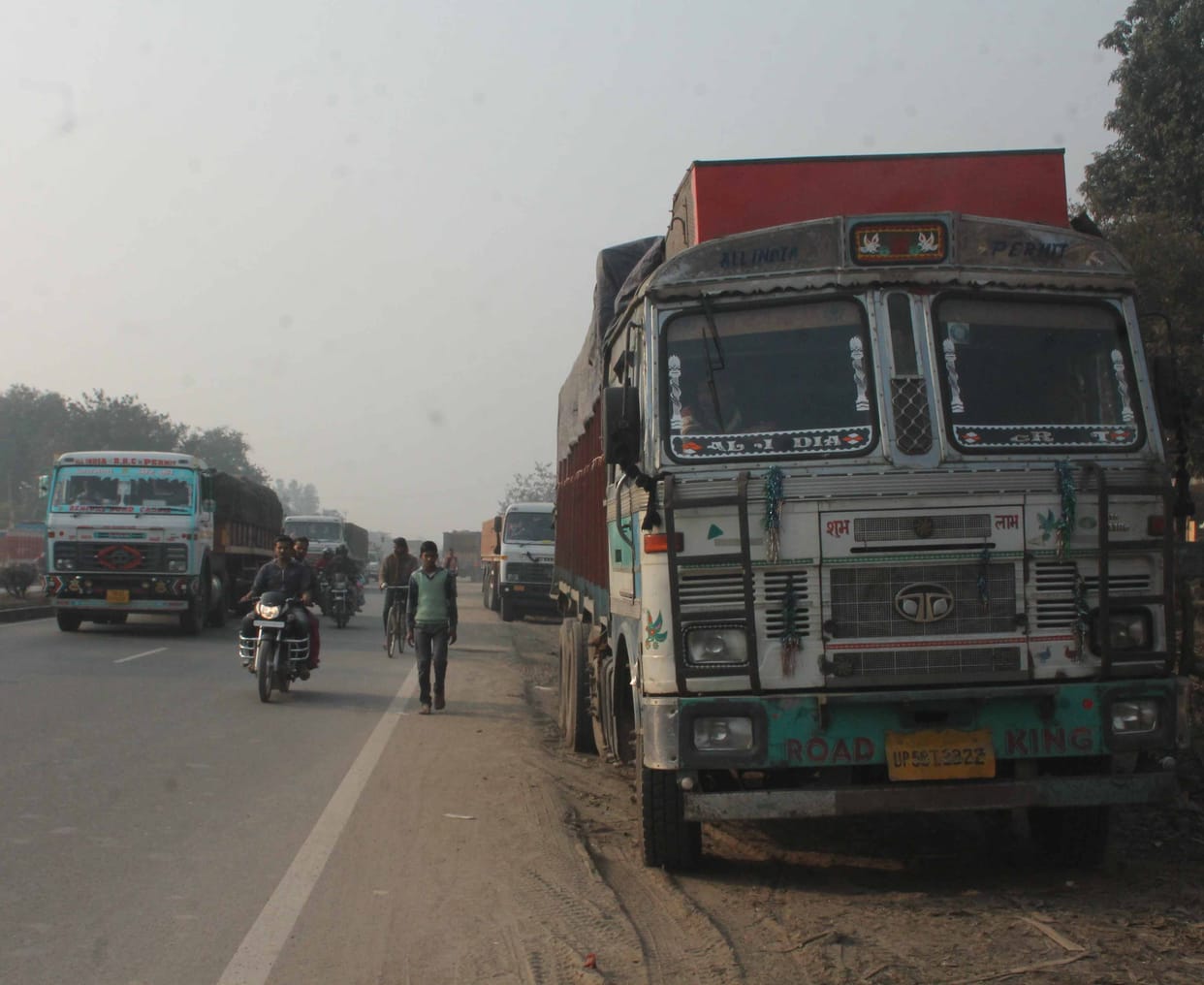 Vehicles standing on the shore, fears of an accident