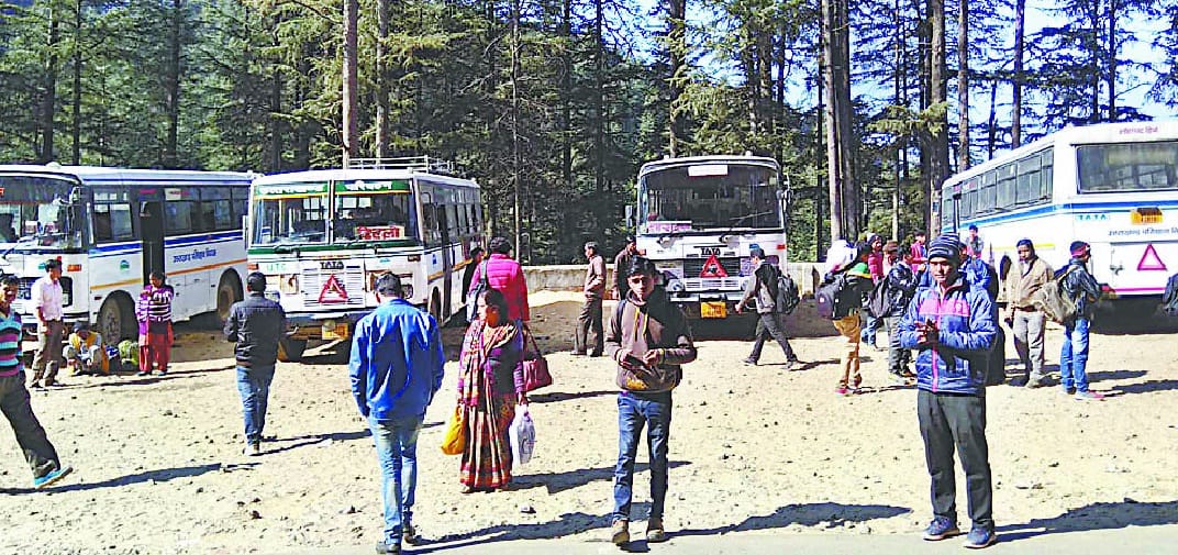 समय से नहीं मिलती बस, यात्री हलकान
