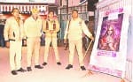 मुजफ्फरनगर के सिनेमाघर पर तैनात पुलिस।