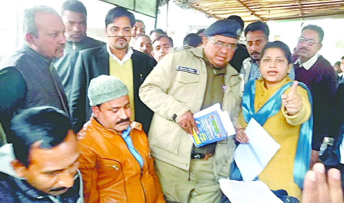 Shayara bano slapped her husband in court 