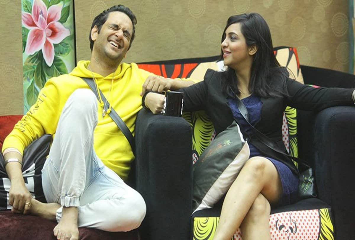 BIGG BOSS Ex contestant Arshi khan REVEALS Why Hina SKIPPED Her party