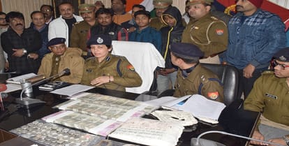 Showroom reveals 18 lakhs of theft, servant Mastermind turned out