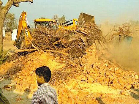 The action of anti-landmafia team stirred in hold holders