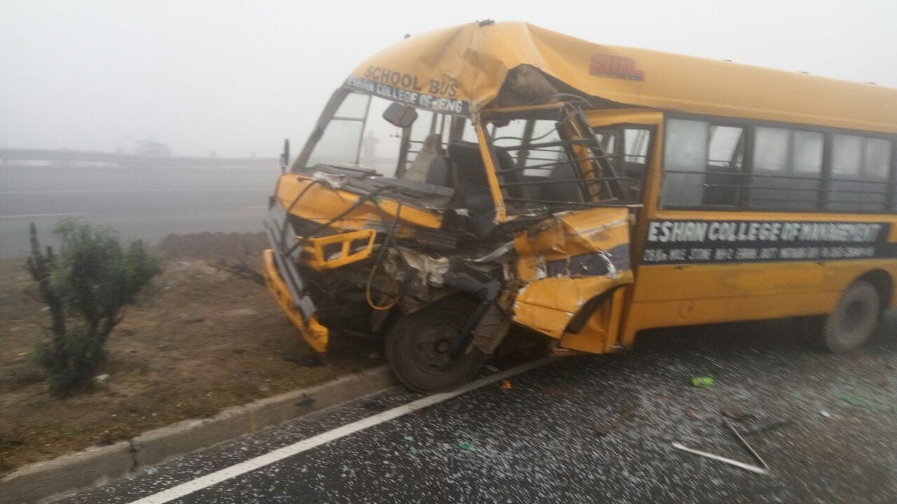 accident on highway in agra due to fog