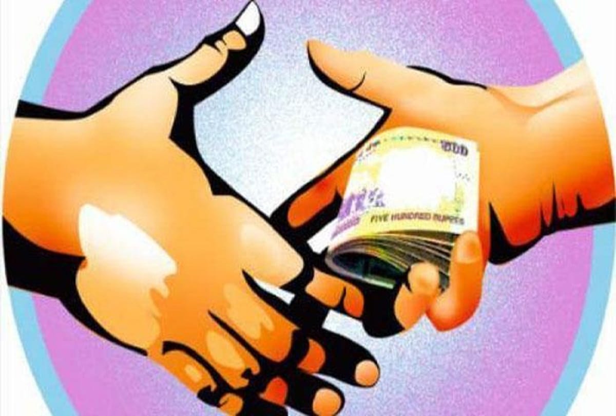 Jammu Kashmir: Video of Patwari taking bribe surfaced, DC suspended Patwari