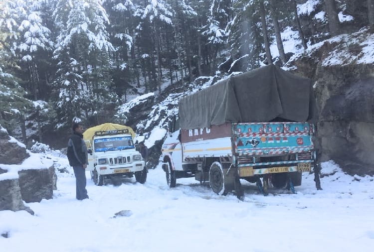 75 road closed in himachal due to fresh snowfall in himachal