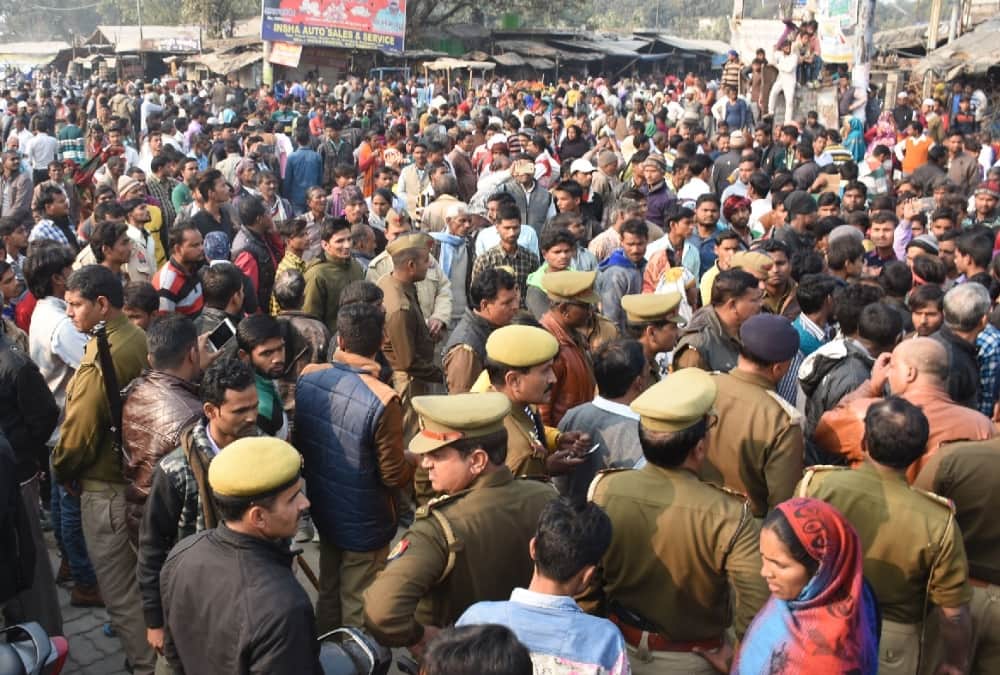 pics of robbery in malihabad.