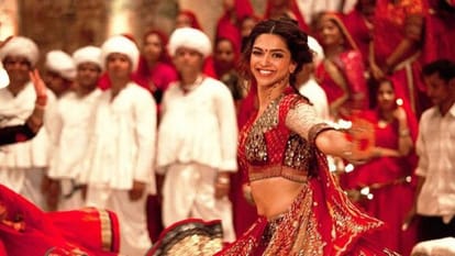 Why does Sanjay Leela Bhawasali films have a lot of background