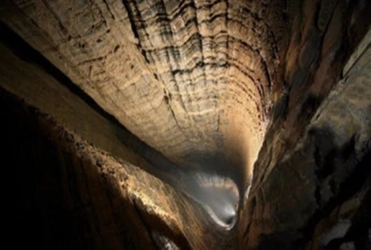 Picture of aliens and UFOs found in a cave at Chhattisgarh
