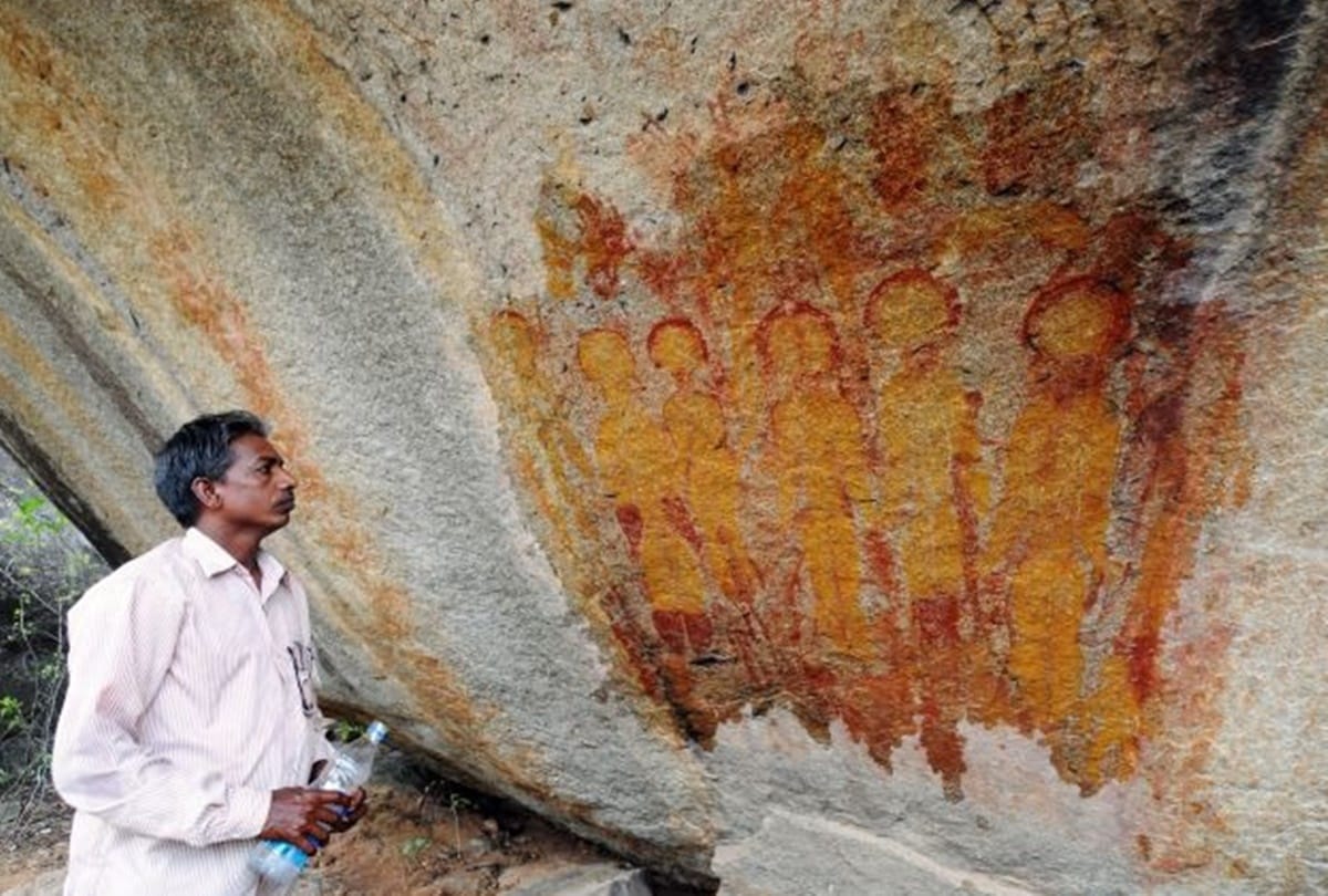 Picture of aliens and UFOs found in a cave at Chhattisgarh