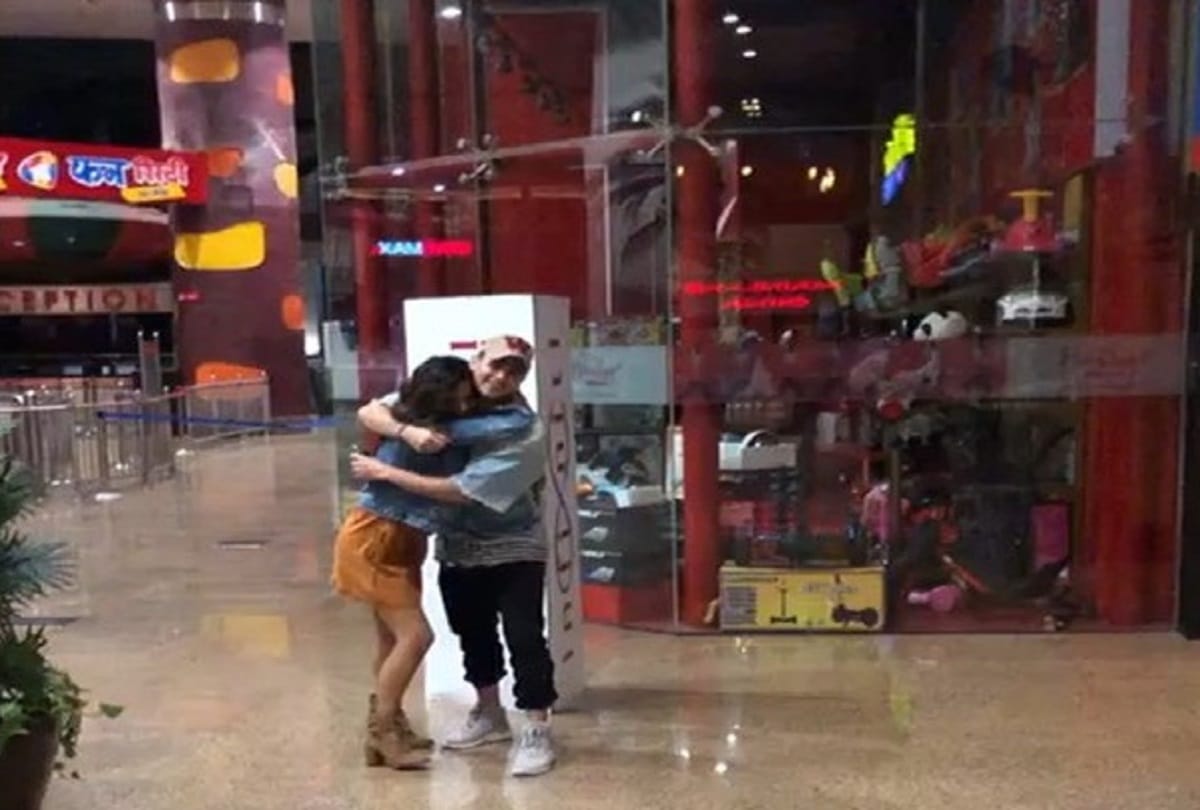 hina khan met vikas gupta and priyank sharma with rocky after bigg boss ends