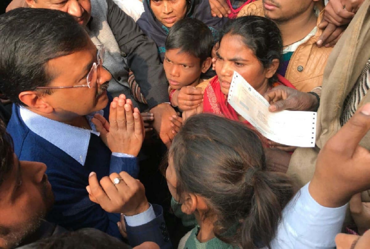 kejriwal distributed cheques to people in bawana