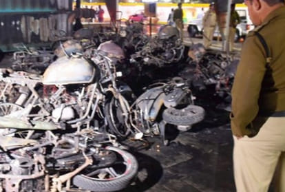  film padmaavat release issue karni sena gujarat malls protesters arrested  