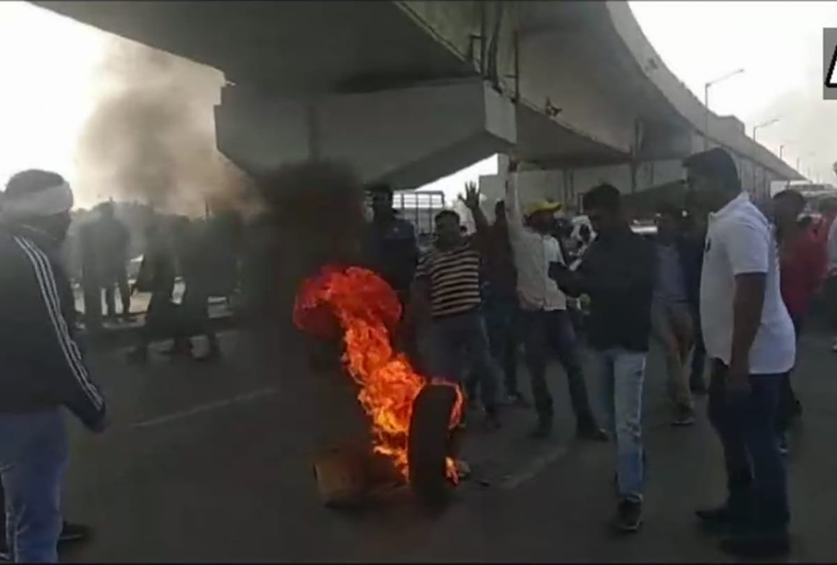 padmavat : buses burnt in gurugram on the name of protest