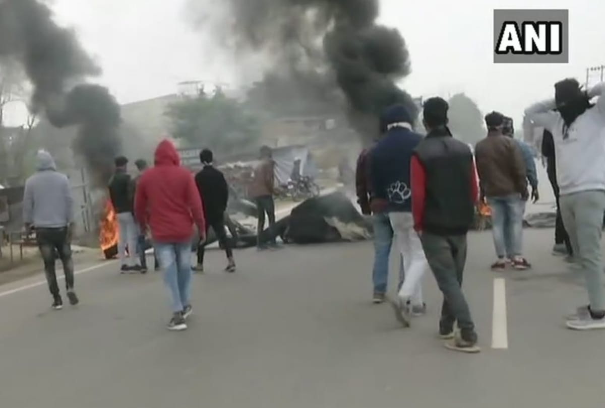 padmavat : buses burnt in gurugram on the name of protest