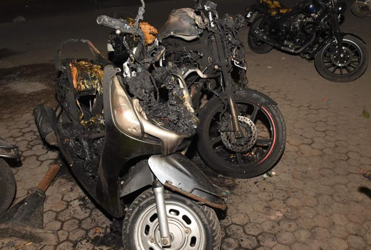  film padmaavat release issue karni sena gujarat malls protesters arrested  