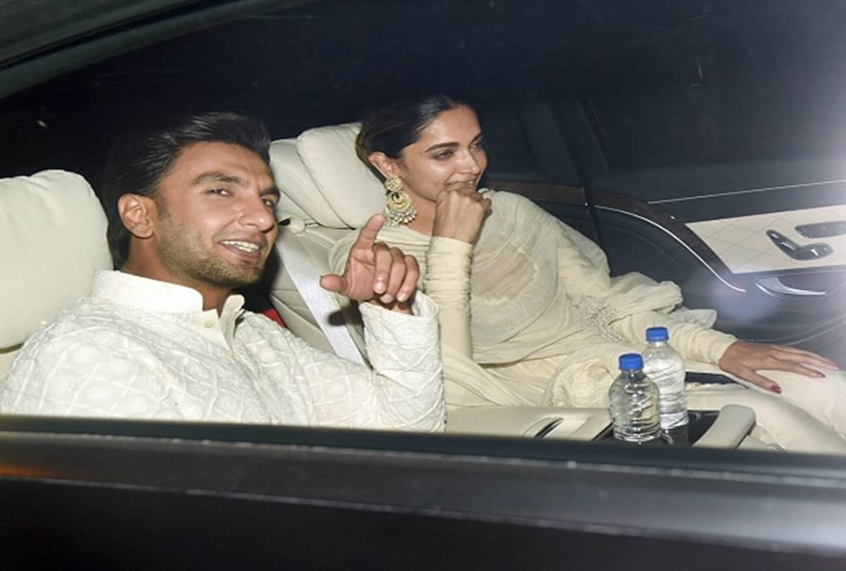 Special screening of padmaavat Deepika Padukone and Ranveer Singh looked so happy 