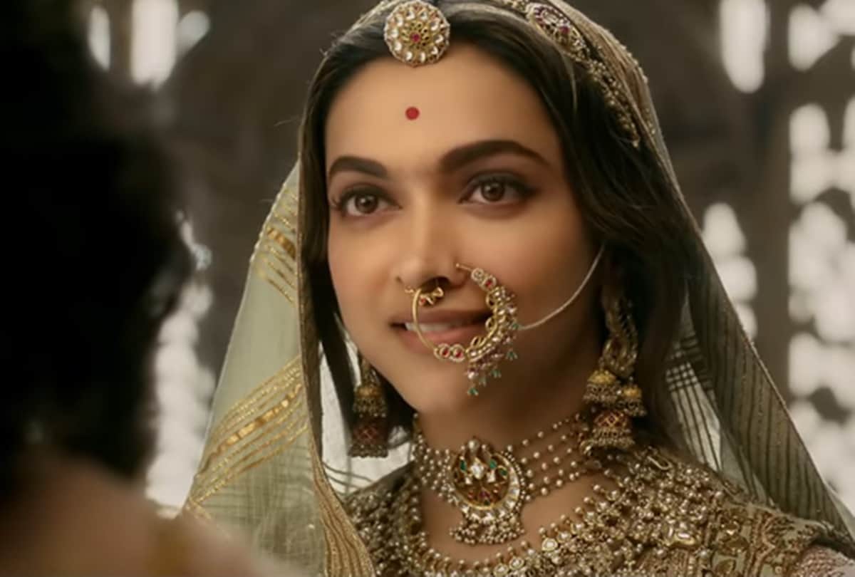 See how alia bhatt reacted after watching sanjay leela bhansali film padmaavat