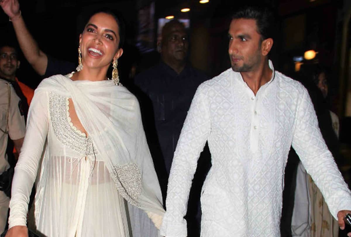 Deepika padukone repeats her anarkali suit at padmaavat screening 