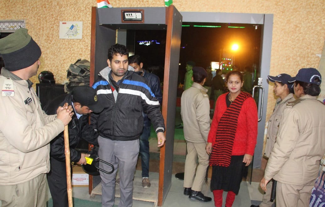 padmavat show display in police protection