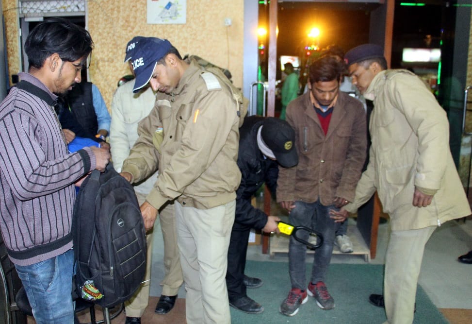 padmavat show display in police protection