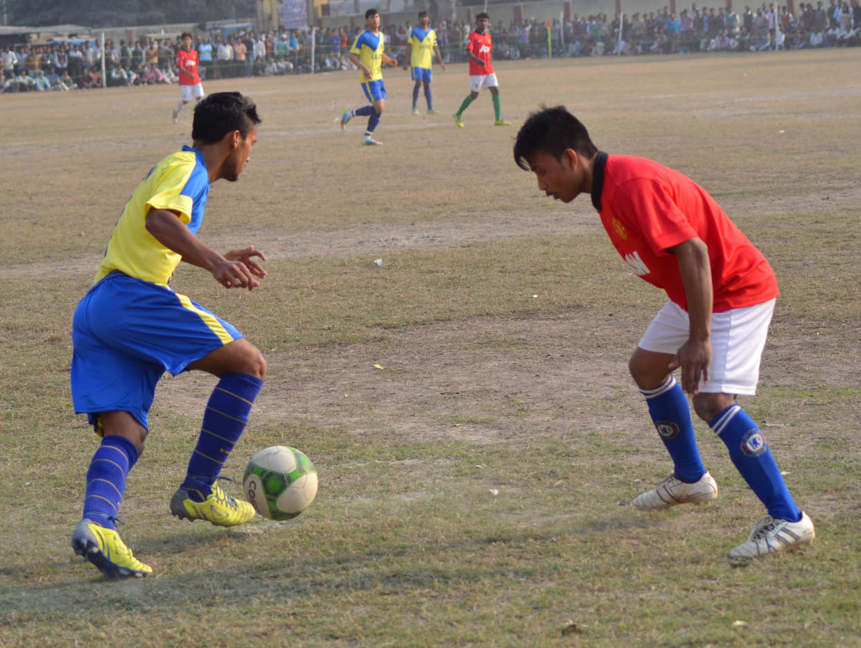 Mau wins opening match