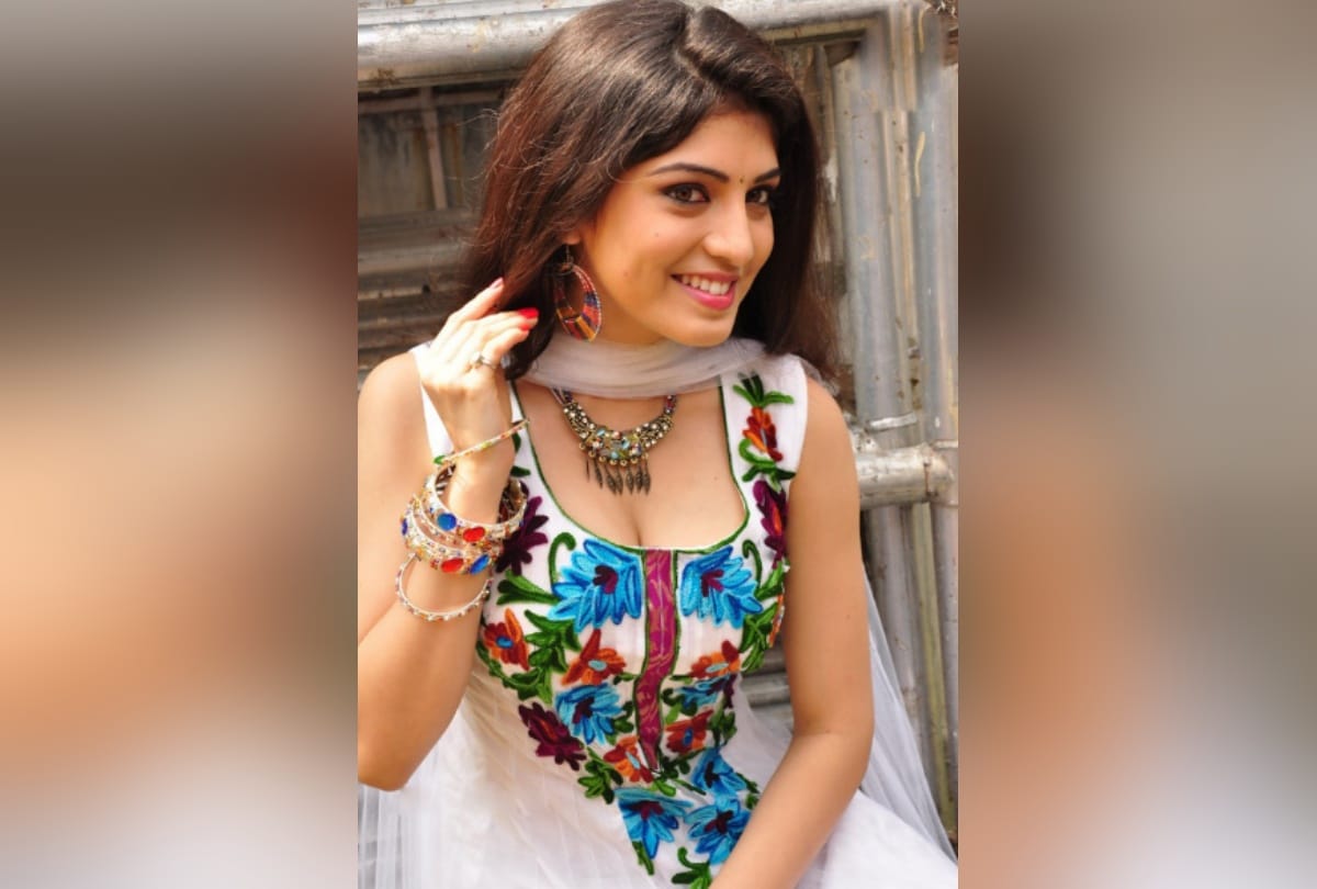 when actress wrote phone number on a paper and threw it to her fans then these problems got created 