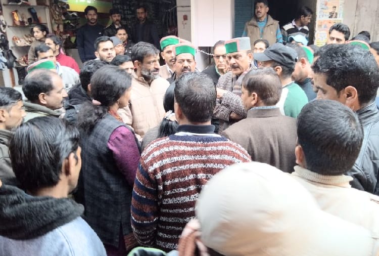 private hotel on fire after blast in lpg cylinder at rampur