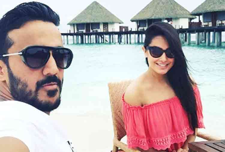 anita hassanandani shared a photo of her first kiss with husband goes viral