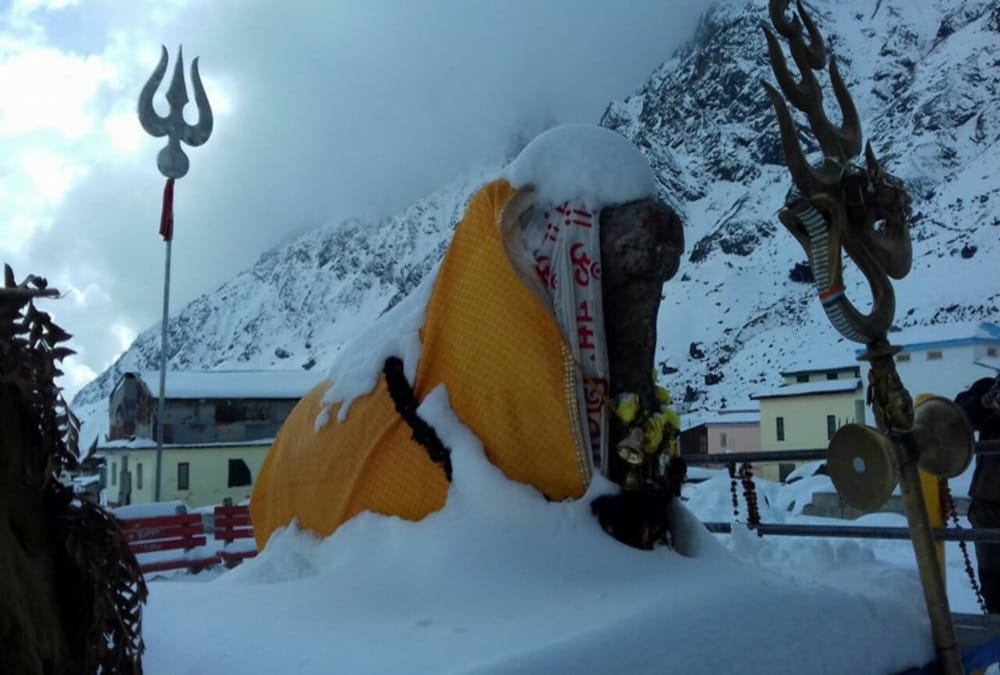 Rare om image create in kedarnath during snowfall