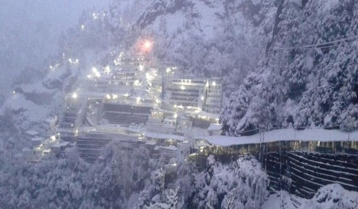 snowfall in Vaishno Devi, Jammu, katra-sanjichhat Chopper service affected due to bad weather