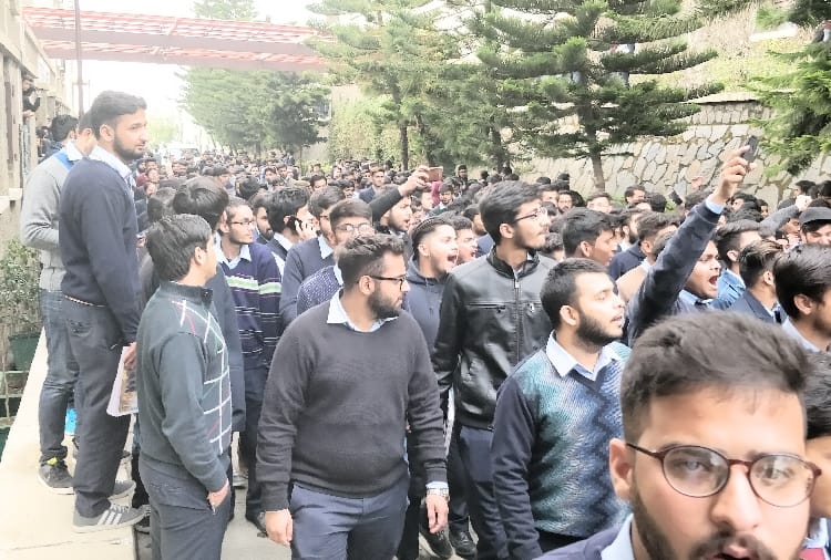  b tech student committed suicide at solan university