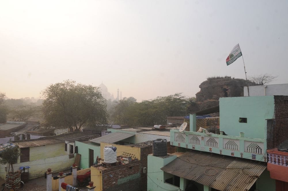 people living near taj mahal can not fine feature 