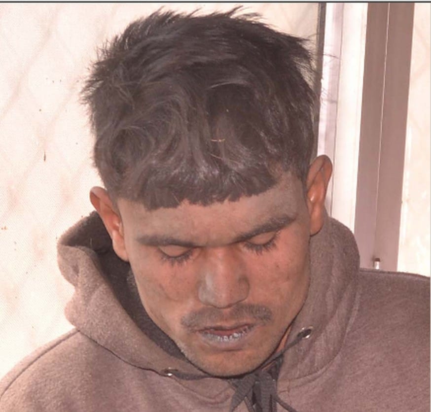 loot with Daily wage worker after he drinks water