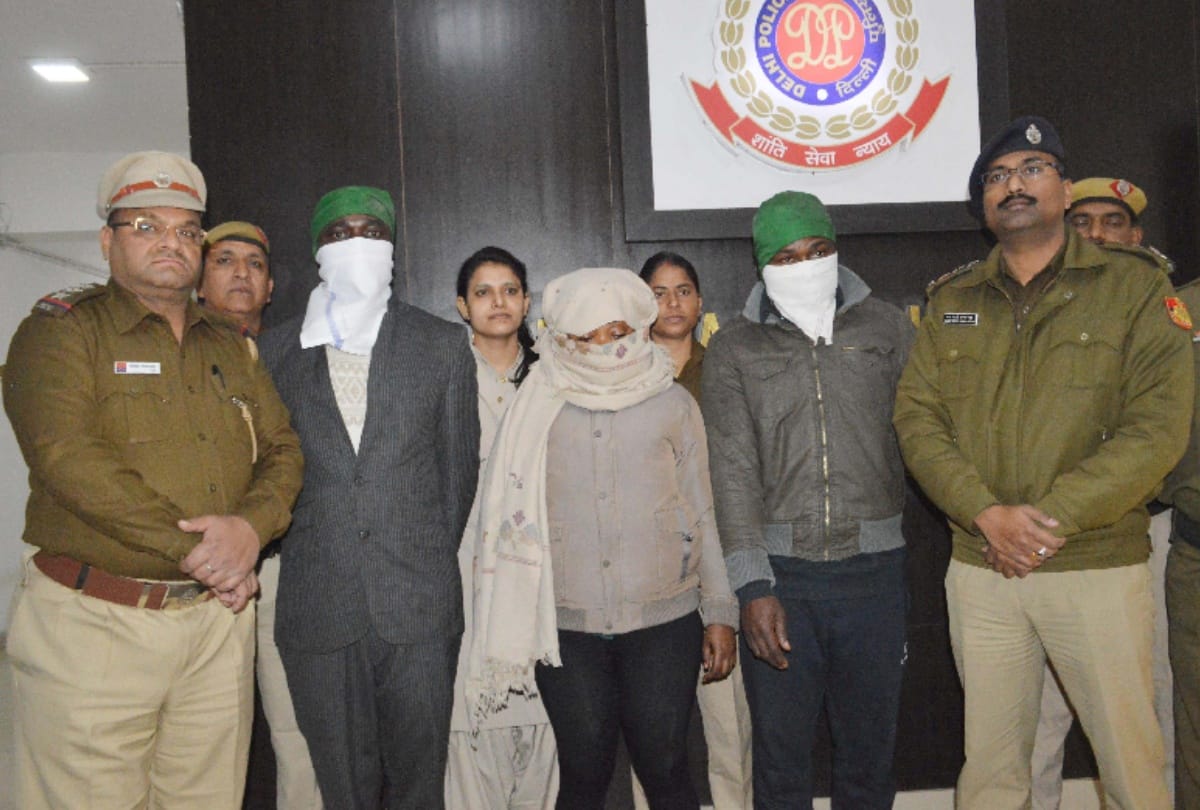 weapon smuggler arrested who was carry 30 pistols 