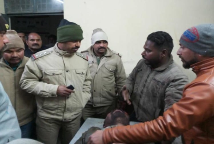 शादी समारोह में दो युवकों के बीच चल गई गोलियां, चारों तरफ बिखरा खून ही