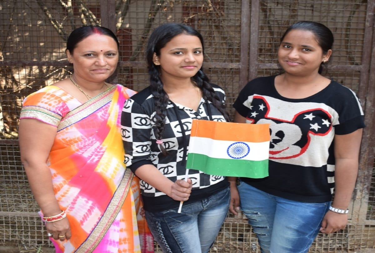 Mathura girl become cricketer with help of mother