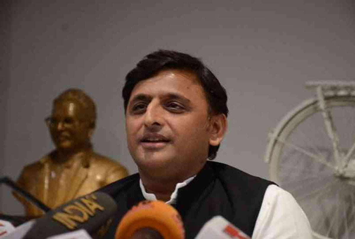 Akhilesh attack BJP on Padmavat issue