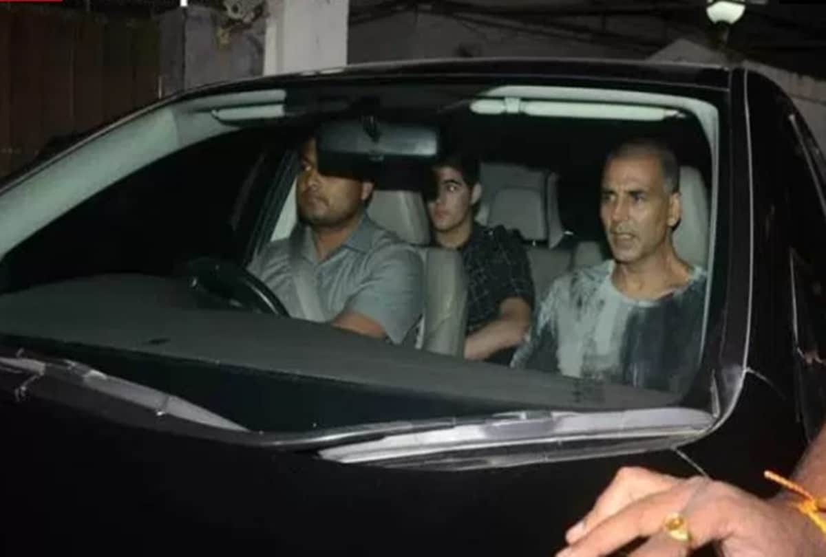 Akshay Kumar enjoying his leisure moments with daughter nitara in goa