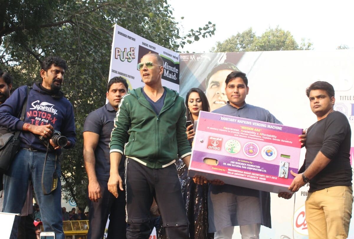 akshay kumar Unveiled vending machine in du