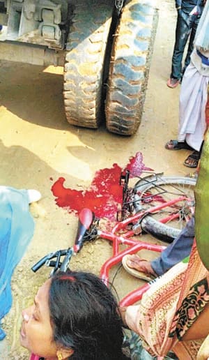 Tractor killed the child, jammed and stoned